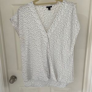 Ann Taylor short sleeve pattern blouse